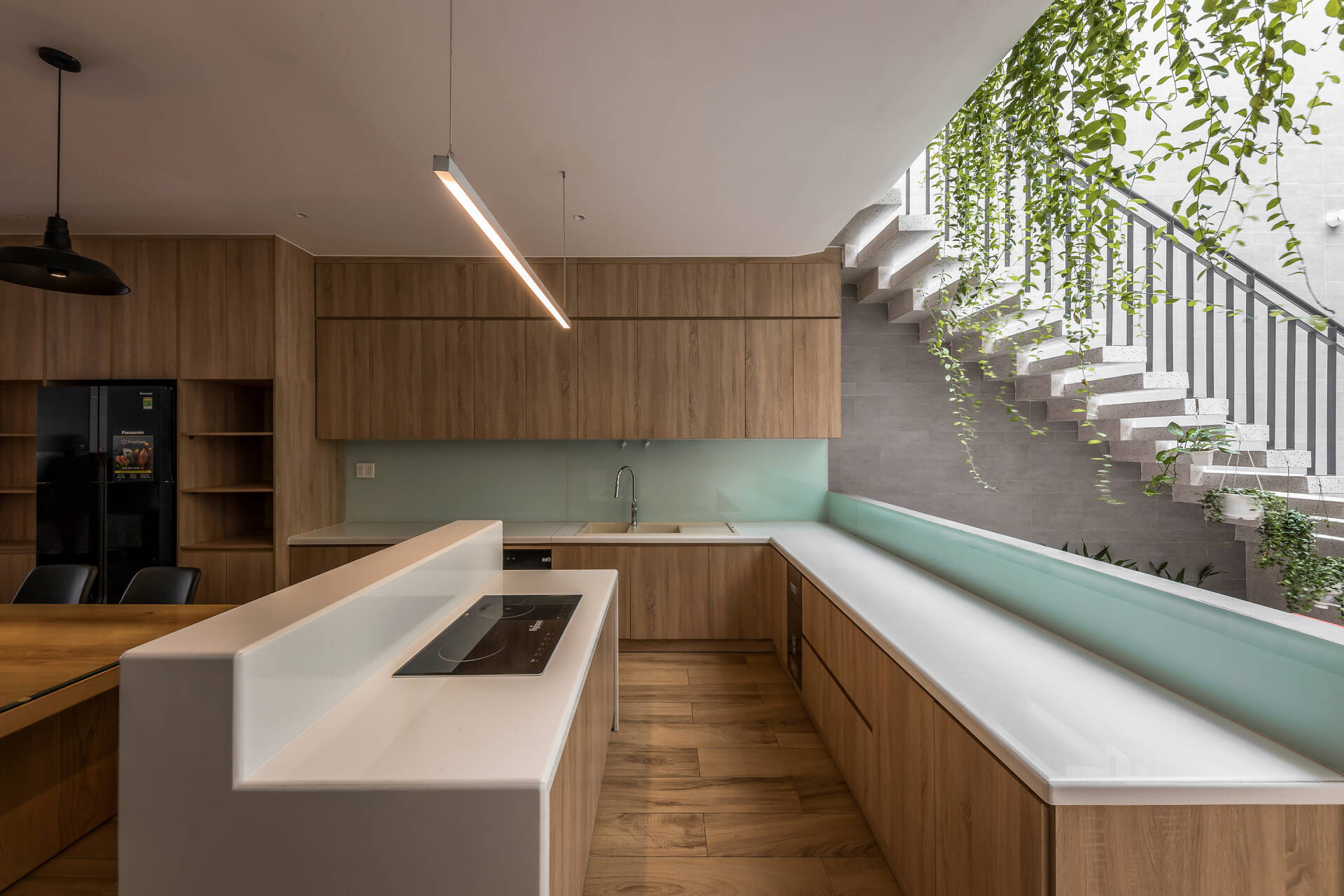 Cầu treo màu xanh độc đáo, kết nối hai không gian trong ngôi nhà ống ở Đồng Nai 16 Cầu treo màu xanh độc đáo, kết nối hai không gian trong ngôi nhà ống ở Đồng Nai 16