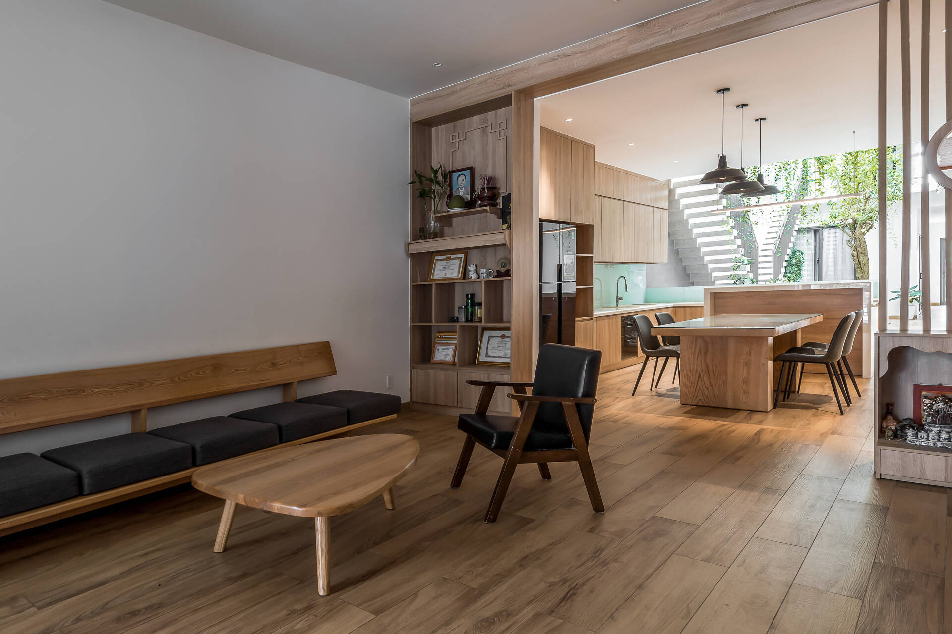 Cầu treo màu xanh độc đáo, kết nối hai không gian trong ngôi nhà ống ở Đồng Nai 19 Cầu treo màu xanh độc đáo, kết nối hai không gian trong ngôi nhà ống ở Đồng Nai 19