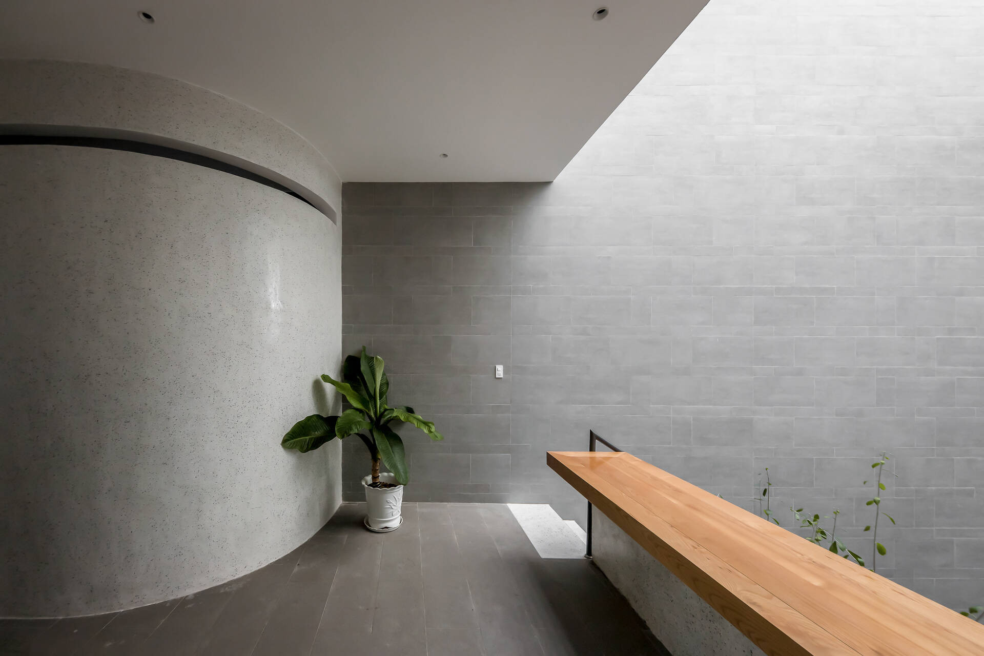 Cầu treo màu xanh độc đáo, kết nối hai không gian trong ngôi nhà ống ở Đồng Nai 20 Cầu treo màu xanh độc đáo, kết nối hai không gian trong ngôi nhà ống ở Đồng Nai 20