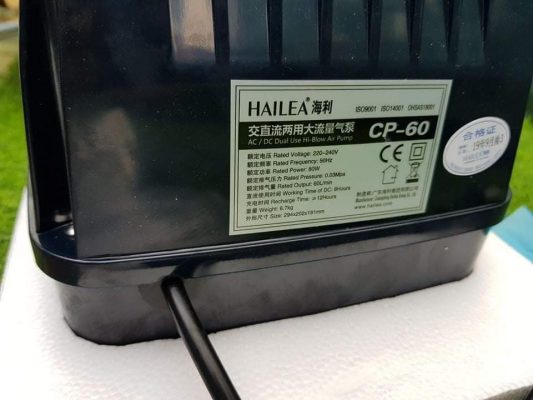 Máy Sủi Oxy Hồ Cá Koi: Giải Pháp Tối Ưu Cho Môi Trường Sống Của Cá 2 Thiết kế nhỏ gọn, linh hoạt của máy sủi tích điện Hailea CP