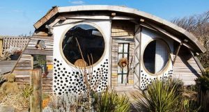 Ngôi nhà độc đáo ở Anh với vẻ ngoài giống chú chim cú mèo 10