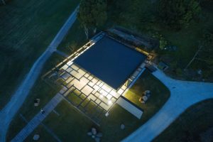 Ấn tượng với câu lạc bộ có phần mái tựa như một tấm lưới khổng lồ 4