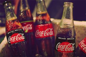 Hướng dẫn tẩy bồn cầu bằng coca cola an toàn, nhanh gọn 5