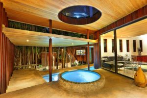 Ngôi nhà gây ấn tượng bởi dòng sông lười chảy qua các phòng 30