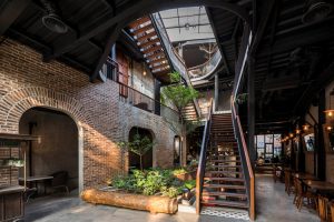 Quán cà phê ở Hải Phòng hút khách bởi hình dáng giống chiếc khăn mỏ quạ 6