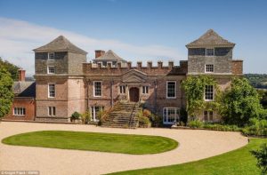 Khám phá vẻ đẹp hiện đại bên trong tòa lâu đài hơn 300 tuổi 12