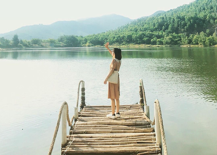 ‘Lạc trôi’ giữa khung cảnh thiên nhiên mộng mơ tại hồ Xanh Đà Nẵng 1