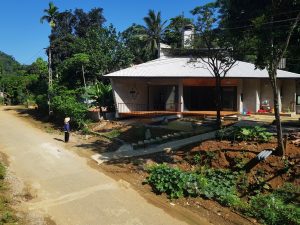 Ngôi nhà ở vùng núi Thanh Hóa với hiên rộng thênh thang và lỗ "thở" trên mái 33