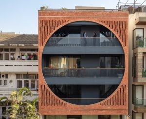 Nhà phố Ấn Độ với mặt tiền vòng tròn ấn tượng 9