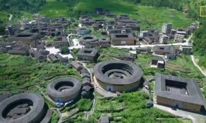 Những ngôi nhà cao tầng được làm từ gỗ và đất nện của người Hakka 11