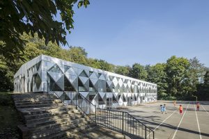 Trường tiểu học đẹp - độc - lạ với lớp áo nhôm lập phương 10