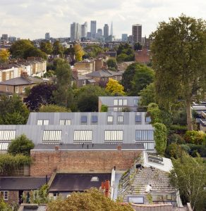 Độc đáo nhà 2 tầng làm vườn bậc thang trên mái 22