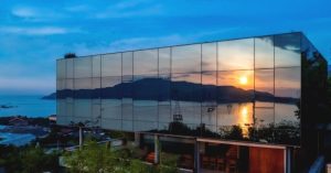 Ấn tượng biệt thự ven biển với trần gương, cửa kính trong suốt 18