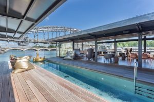 Khách sạn nổi trên mặt nước ở Paris 1