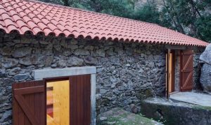 Nhà nghỉ dưỡng làm từ vật liệu tái chế ở Bồ Đào Nha 7