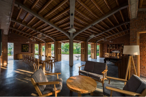 Ngôi nhà bình yên với nội thất gỗ xoan đào đẹp mê 11