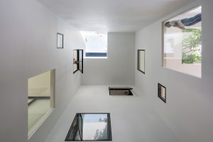 Khoảng thông tầng "đắt giá" trong nhà phố Sài Gòn 35