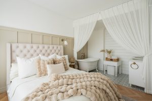 Căn hộ ngập tràn ánh sáng, không gian ngỡ như resort nghỉ dưỡng 24