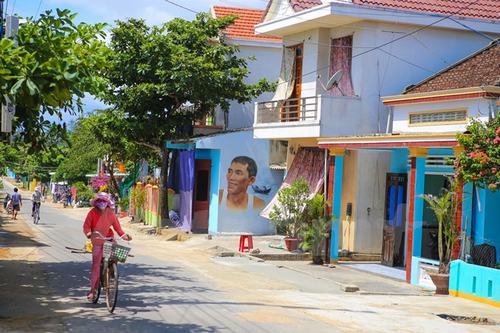 Làng chài nghèo Quảng Nam đẹp ngỡ ngàng vớii "tấm áo mới" 1