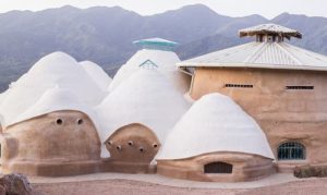 Độc đáo nhà mái vòm tự sản sinh năng lượng tại Costa Rica 31