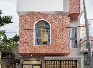 Nhà 3 tầng nổi bật giữa hẻm nhỏ với mặt tiền khác biệt 45