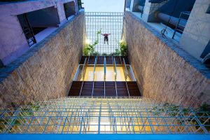 Nhà phố Sài Gòn được "khâu" bằng những sợi chỉ trắng mỏng mảnh 15