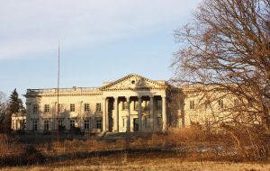 "10 toà nhà bỏ hoang nổi tiếng: Những câu chuyện kỳ quái phía sau chúng" 10