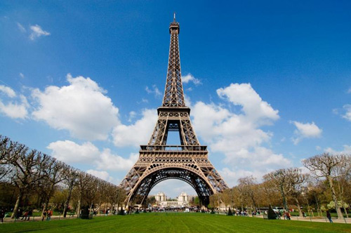 Ngôi nhà độc đáo giấu kín trên đỉnh tháp Eiffel 1