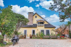 - "Biệt thự Pháp sang trọng với khu vườn hoa trái rộng lớn" 31