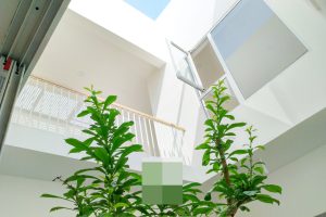 Nhà với nhiều cửa sổ: hòa âm của gió và ánh sáng 33