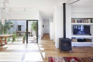 Căn hộ áp mái mộc mạc nhưng đẹp hút hồn tại Israel 9