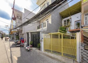 Nhà mái đôi tinh tế giữa không gian đô thị cao tầng 40