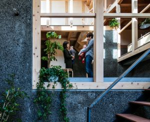 Ngôi nhà độc đáo 69m2 ở Nhật với 5 bức tường chắn sáng tạo 85