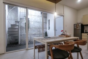 Làm thế nào để tối ưu hóa ánh sáng và thông gió trong căn nhà 76m2? 36