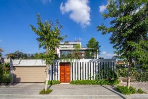 "Kiến trúc hiện đại: Nhà 3 tầng kết hợp với vườn bậc thang trên mái" 10