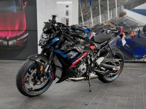 BMW M1000R Competition xuất hiện tại thị trường Việt Nam với mức giá cạnh tranh bằng Toyota Camry 2.0 Q 12