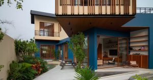 "Biệt thự sang trọng 2 tầng với mái hiên rộng lớn" 2