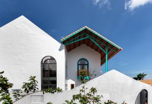 Bức tranh thiên nhiên trong ngôi nhà mái đỏ với gạch thẻ mộc 6