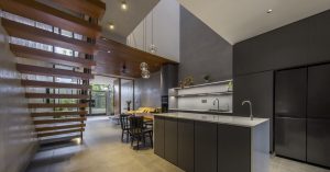 "Kiến trúc độc đáo: Ngôi nhà 3 tầng mang phong cách 'vỏ nhiệt đới'" 6