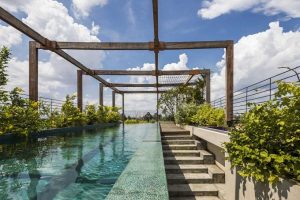 Ngôi nhà bê-tông lớn với bể bơi điều hòa: một kiệt tác kiến trúc 5