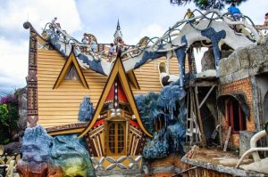 Khám phá địa điểm kỳ quái tại Biệt thự Hằng Nga - Crazy House Đà Lạt 1