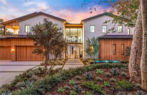 Khám phá biệt thự sang trọng của ngôi sao "Game of Thrones" tại Los Angeles 9