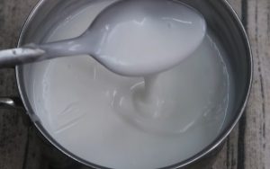 "Chia sẻ cách làm nước cốt dừa thượng hạng cho chè thơm ngon và bảo quản lâu" 2