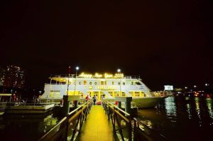 "Khám phá top 9 du thuyền sang chảnh ở Sài Gòn bạn không thể bỏ qua!" 11