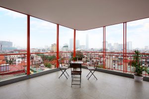 Nhà phố ở Hà Nội với ban công độc đáo trên không 92