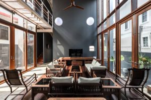 Nhà ống 3 tầng ấn tượng với phong cách "đen ngòm" tại Thái Lan 10