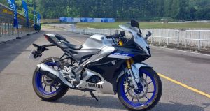 Cận cảnh Yamaha YZF-R15 2022: thêm kiểm soát lực kéo và sang số nhanh 5