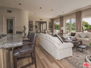 Phong cách Địa Trung Hải trong biệt thự của "nữ hoàng lông mày" 11