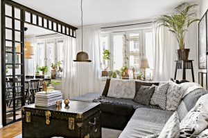 "Charmingly Stylish 76m2 Apartment with a Bold Black Aesthetic" 2