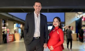 Vợ chồng Lan Phương sánh đôi ra mắt phim 8